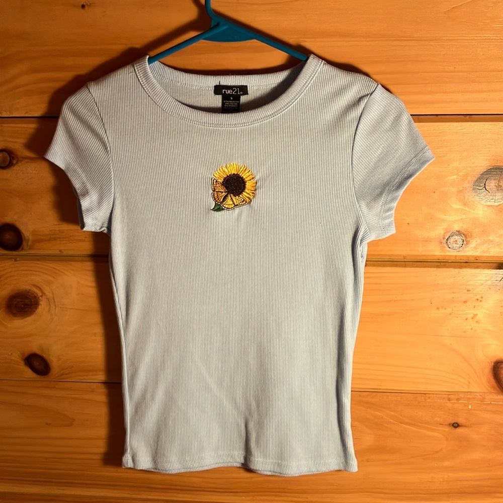 Women’s size small baby tee Rue 21
